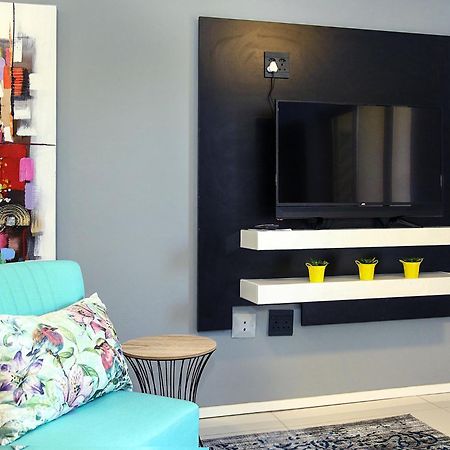 Antibes 18 West Road South Sandton Йоханесбург Екстериор снимка