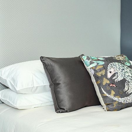 Antibes 18 West Road South Sandton Йоханесбург Екстериор снимка